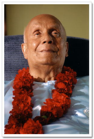 Sri Chinmoy meditating