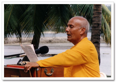 Sri Chinmoy singing